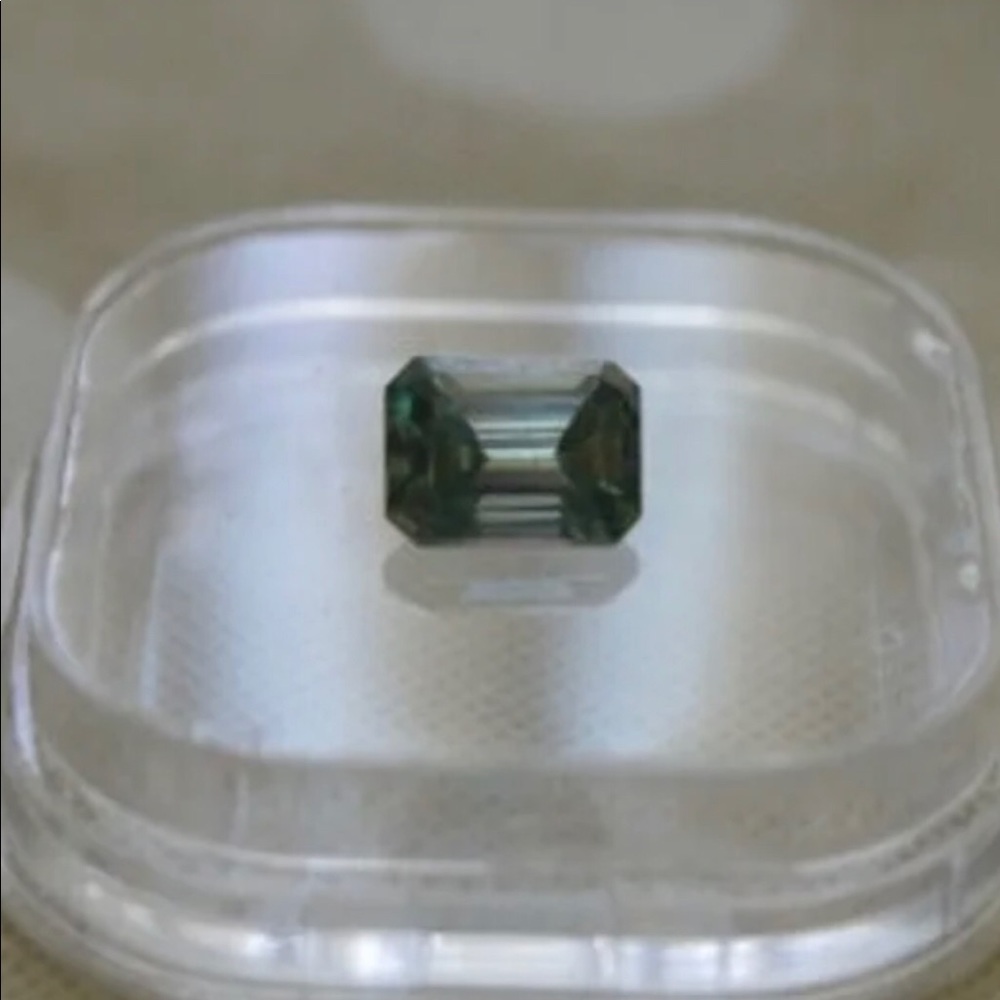 Moissianite gemstone
